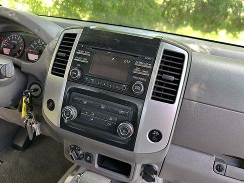 Used 2013 Nissan Frontier SV AWD/4WD image 30