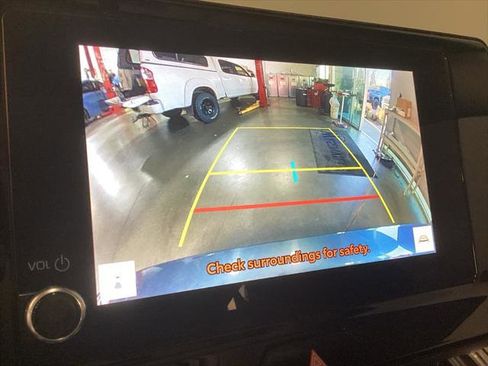 Certified 2023 Toyota Venza LE image 13