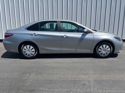 Used 2017 Toyota Camry LE FWD image 7