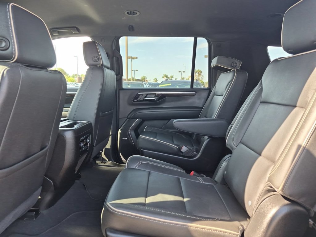 Used 2026 Chevrolet Suburban Premier AWD/4WD image 25