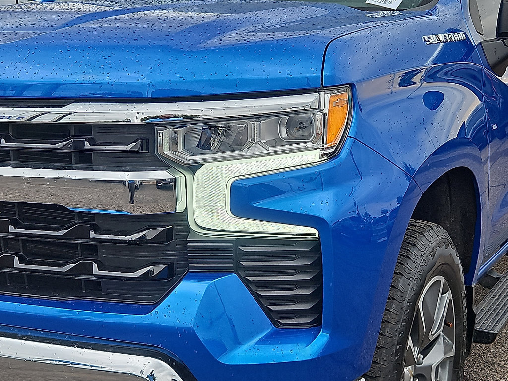Used 2024 Chevrolet Silverado 1500 LT w/ Leather Package AWD/4WD image 7