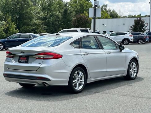 Used 2018 Ford Fusion SE w/ Fusion SE Technology Package FWD image 8