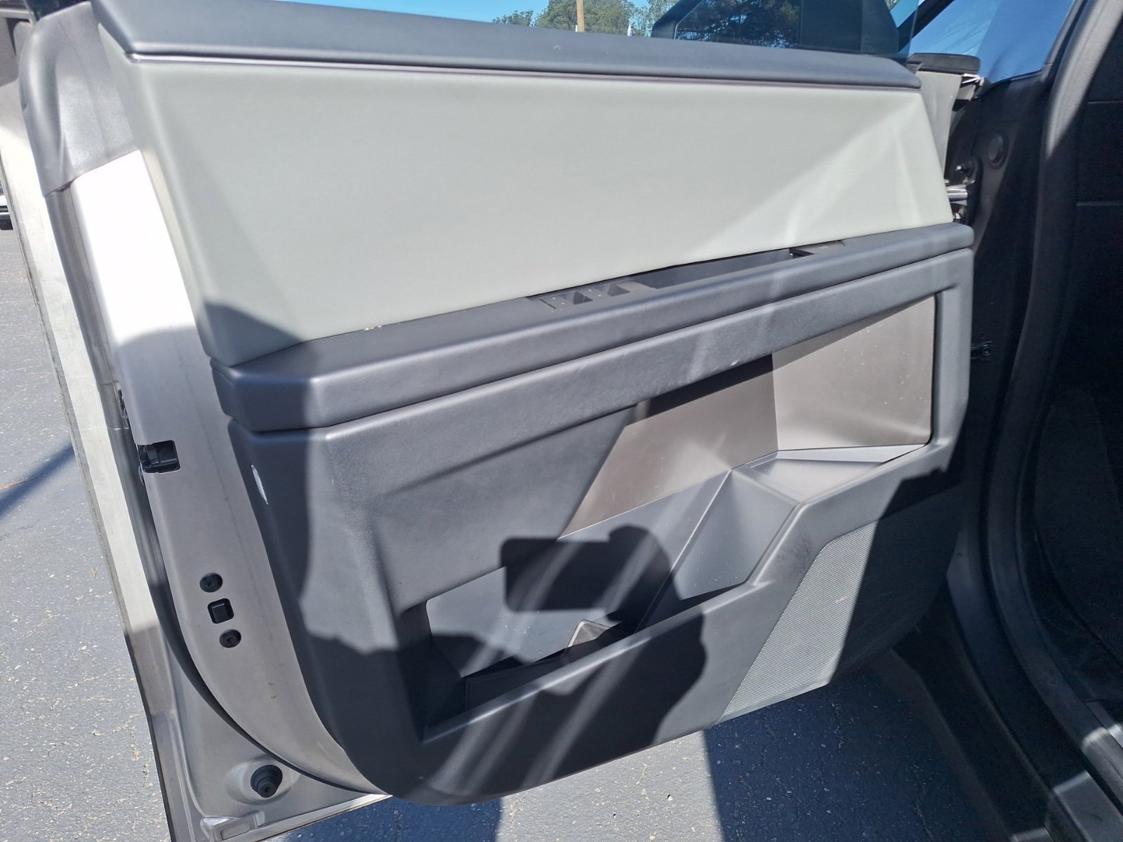 Used 2025 Tesla Cybertruck AWD Crew Cab image 11