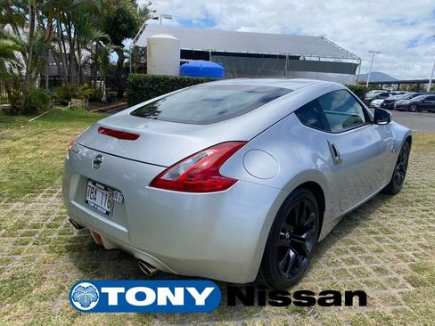Used 2017 Nissan 370Z Coupe RWD image 7