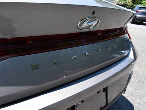 Used 2023 Hyundai Elantra SE FWD image 27