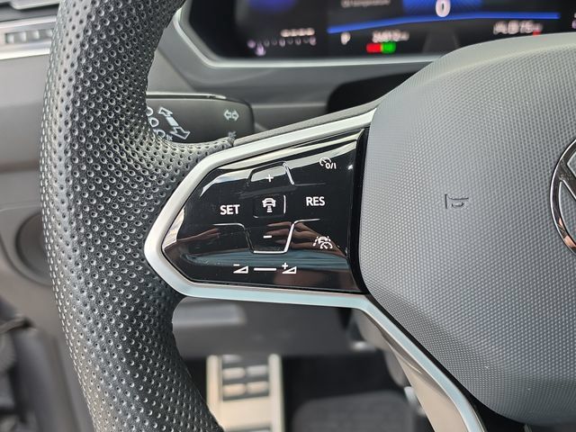 Used 2024 Volkswagen Tiguan SE R-Line FWD image 31