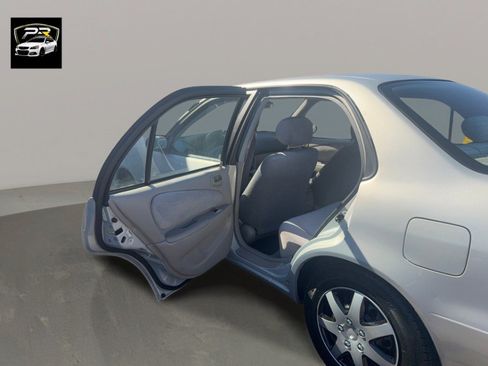 Used 2001 Toyota Corolla LE FWD image 11