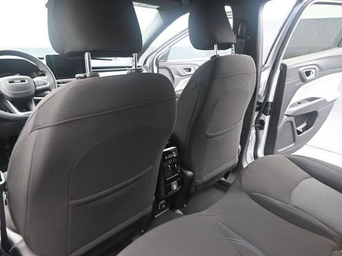 Used 2025 Jeep Compass Sport w/ Mopar Graphics Package AWD/4WD image 19