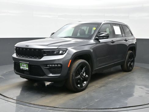 Used 2025 Jeep Grand Cherokee Limited w/ Black Appearance Package image 2