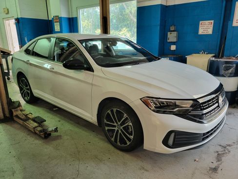 Used 2024 Volkswagen Jetta Sport FWD image 2