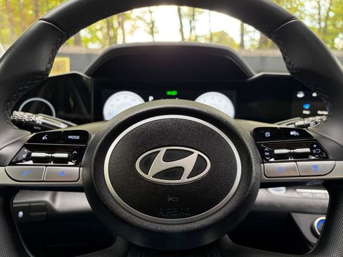 Used 2025 Hyundai Elantra SEL FWD image 27