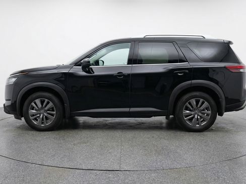 Used 2025 Nissan Pathfinder SV image 5