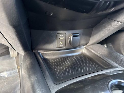 Used 2016 Nissan Rogue SV image 28