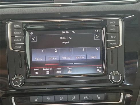 Used 2017 Volkswagen Jetta SEL FWD image 18