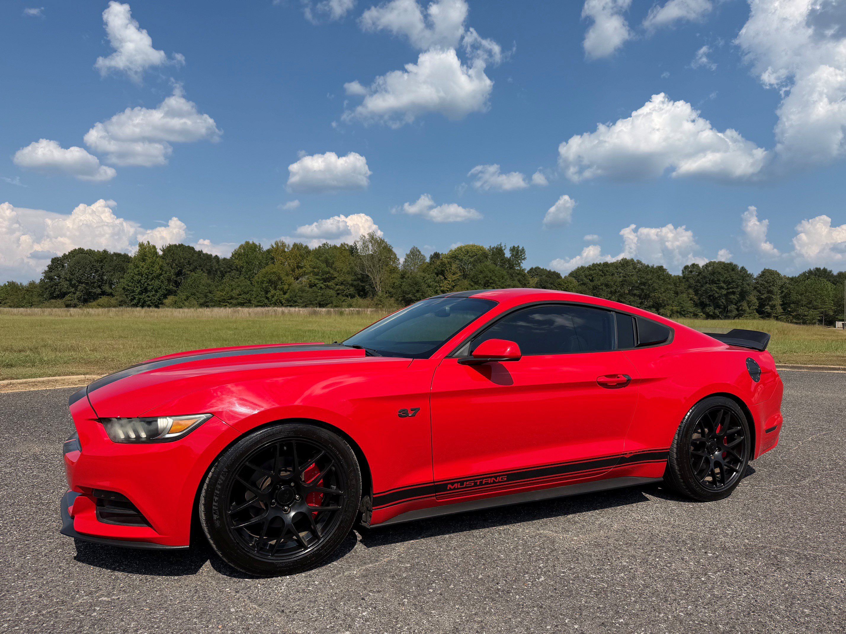 Used 2017 Ford Mustang Coupe RWD image 1
