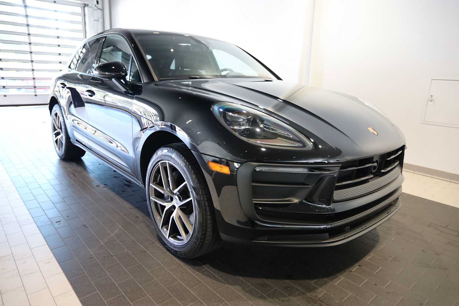 Used 2025 Porsche Macan AWD/4WD image 9