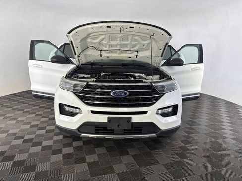 Used 2020 Ford Explorer XLT w/ Equipment Group 202A AWD/4WD image 15