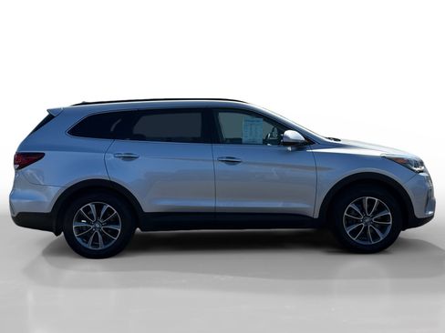 Used 2017 Hyundai Santa Fe SE FWD image 6