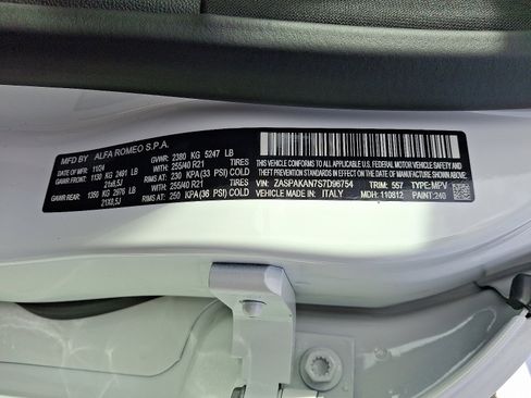 New 2025 Alfa Romeo Stelvio Sprint image 10