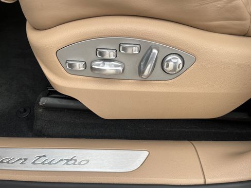 Used 2020 Porsche Macan Turbo image 12