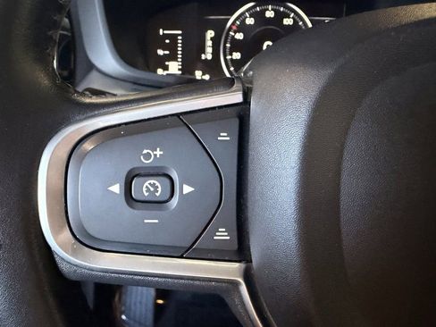 Used 2018 Volvo XC60 T5 Momentum image 16