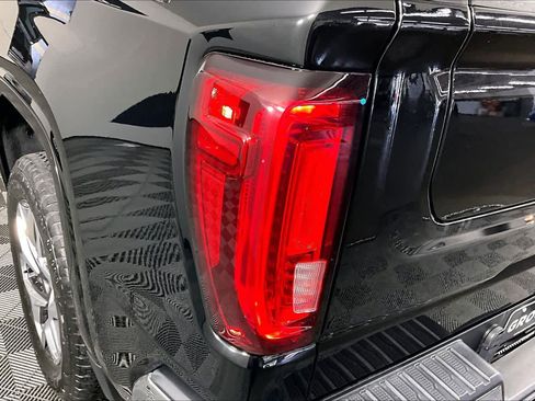 Used 2023 GMC Sierra 1500 SLT AWD/4WD image 28