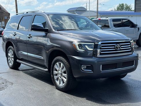 Used 2018 Toyota Sequoia Platinum w/ Preferred Accessory Package AWD/4WD image 3