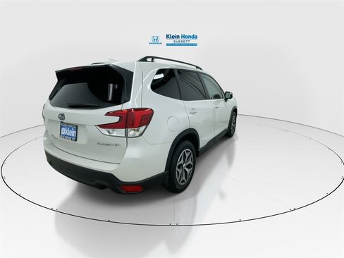 Used 2022 Subaru Forester Premium image 9