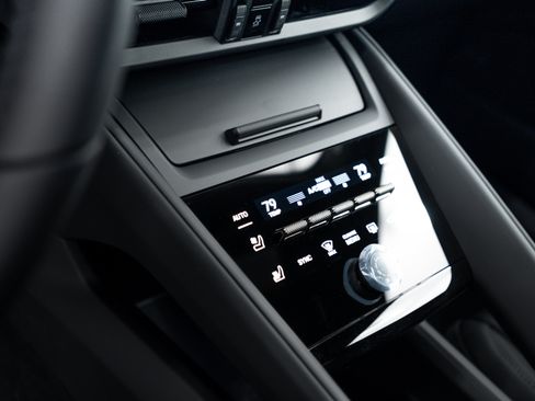 New 2025 Porsche Macan Turbo Electric image 17