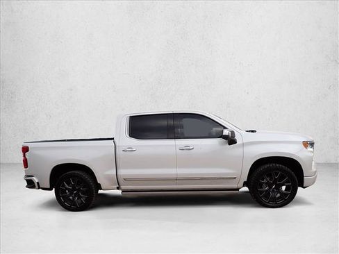 Used 2023 Chevrolet Silverado 1500 High Country w/ High Country Premium Package AWD/4WD image 4