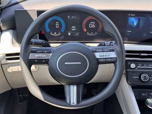 Used 2025 Hyundai Tucson SE image 20