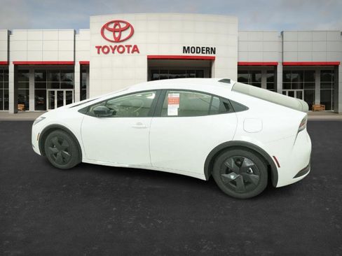 New 2026 Toyota Prius LE image 11