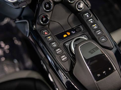 Used 2020 Aston Martin V8 Vantage Coupe RWD image 29
