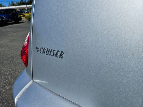 Used 2009 Chrysler PT Cruiser FWD image 11