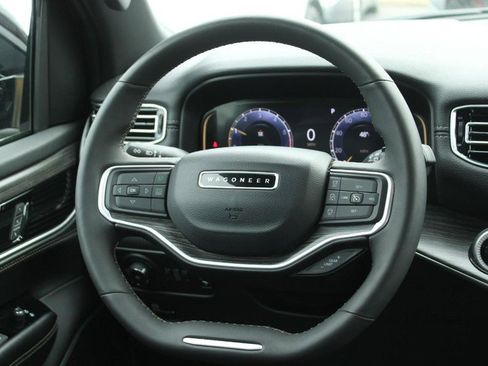 Used 2024 Jeep Wagoneer L Series II w/ Flexible Seating Group image 15