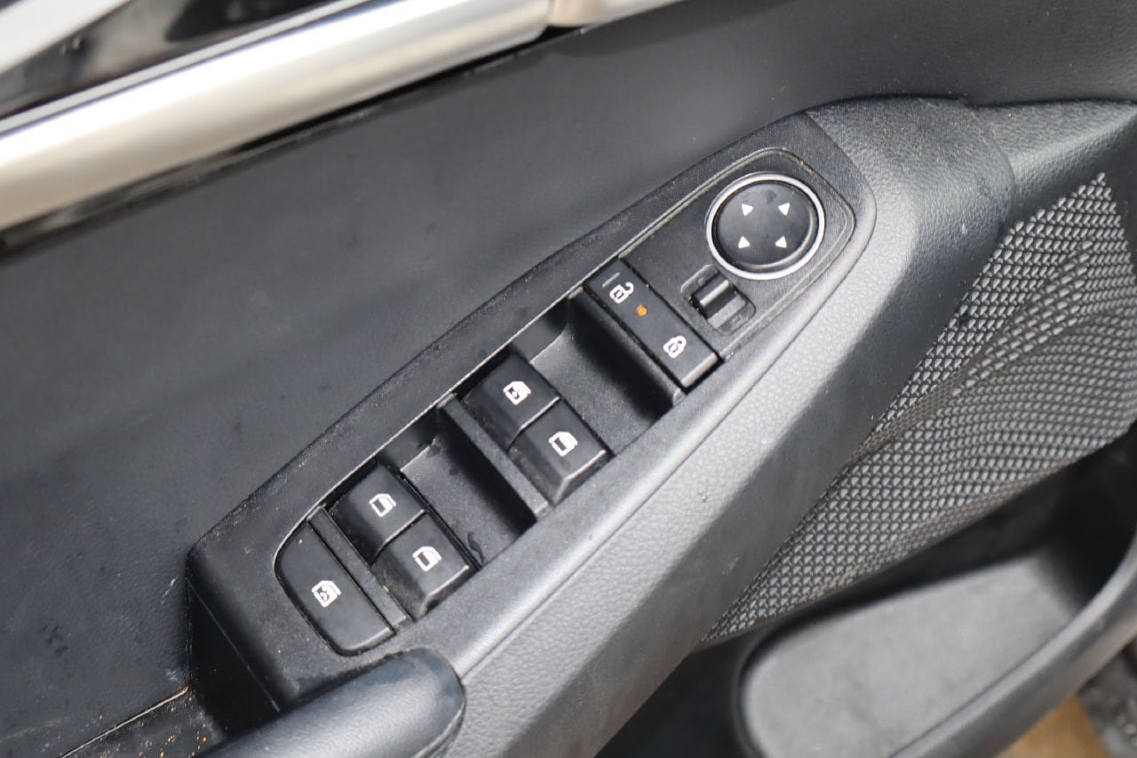 Used 2025 Kia Seltos EX FWD image 19