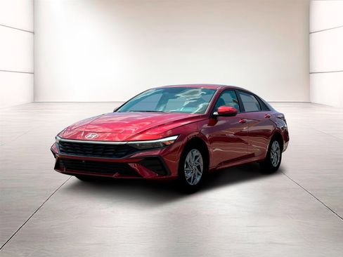 Used 2025 Hyundai Elantra Blue image 1