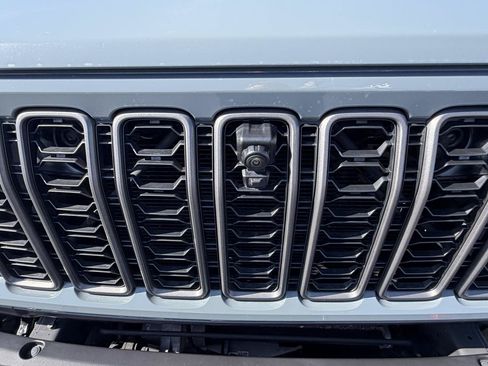Used 2025 Jeep Wrangler Unlimited Rubicon AWD/4WD image 12