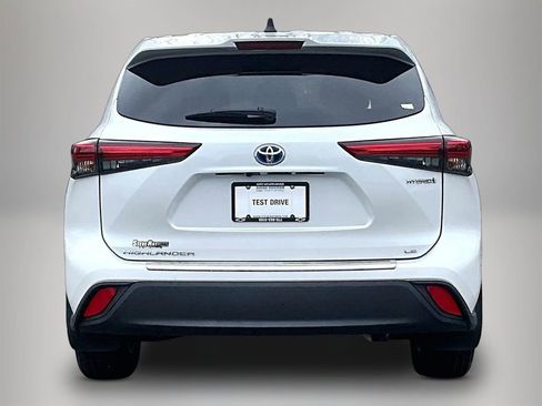 Used 2022 Toyota Highlander LE image 7
