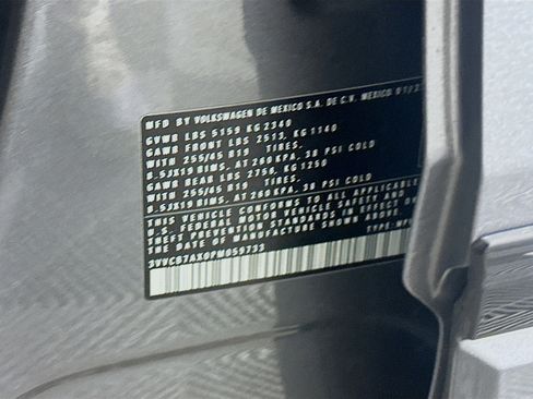 Used 2023 Volkswagen Tiguan SE R-Line image 12