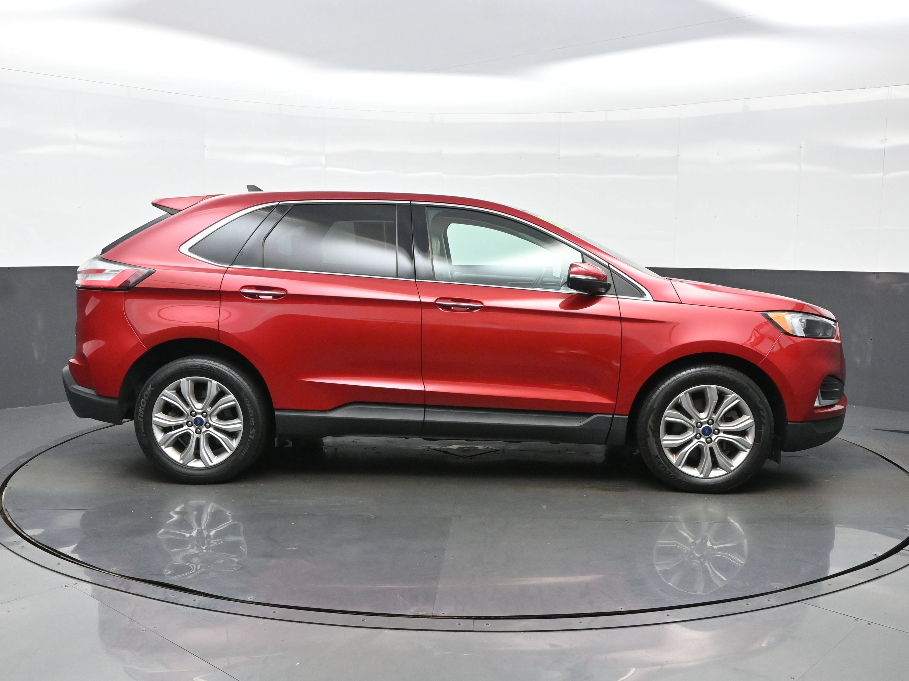 Used 2022 Ford Edge Titanium AWD/4WD image 7