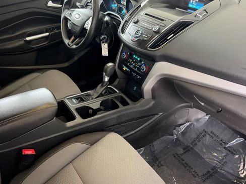 Used 2017 Ford Escape SE AWD/4WD image 16