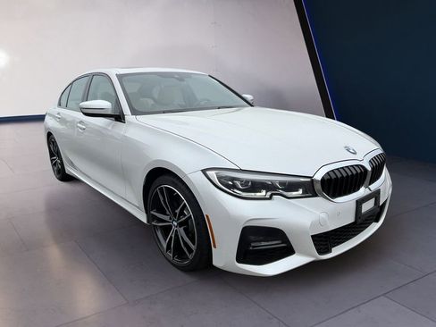 Used 2022 BMW 330i xDrive Sedan w/ M Sport Package AWD/4WD image 7