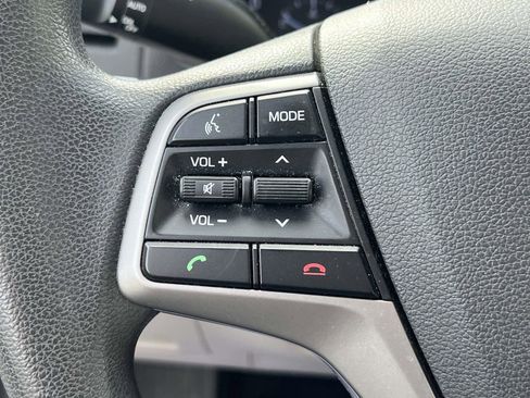Used 2017 Hyundai Elantra SE FWD image 21