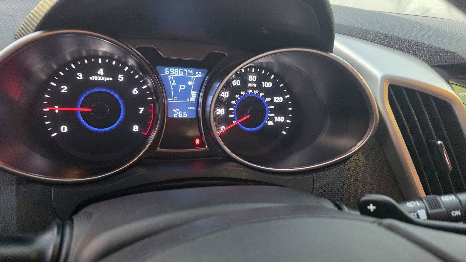 Used 2017 Hyundai Veloster Value Edition FWD image 16