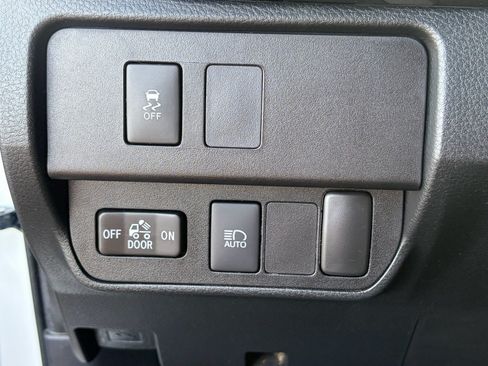 Used 2020 Toyota Tacoma SR5 RWD image 21