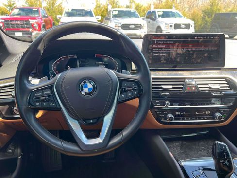 Used 2021 BMW 530i xDrive w/ Premium Package image 29