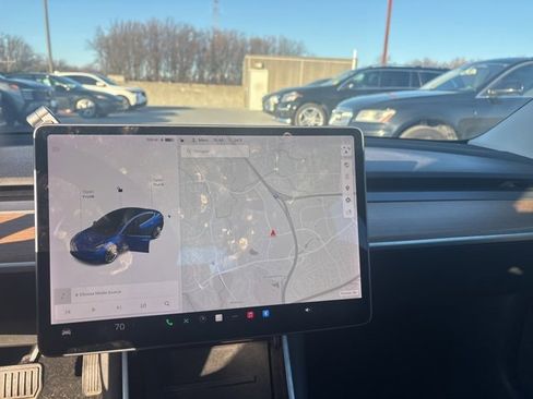 Used 2019 Tesla Model 3 image 8