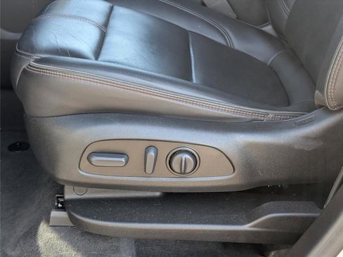 Used 2023 Chevrolet Traverse RS FWD image 12