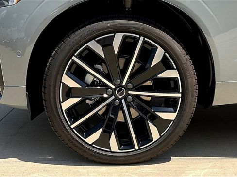 New 2026 Volvo XC60 B5 Ultra w/ Climate Package image 25